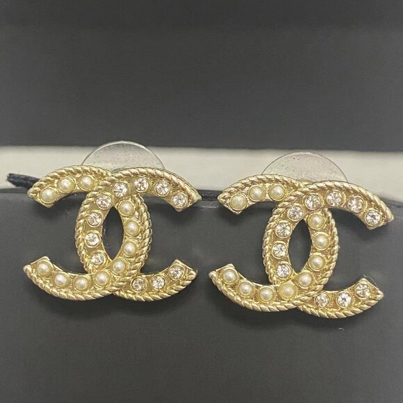 Large Chanel Earrings - Picture 4 of 7